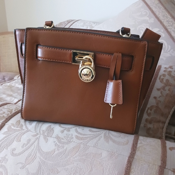 Michael Kors Handbags - Michael Kors Hamilton Leather Traveler Messenger Crossbody Bag Brown EUC